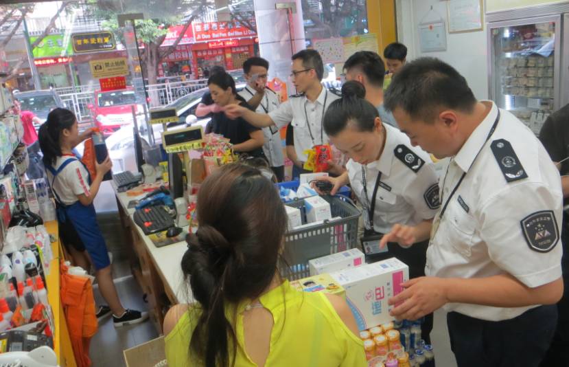 午后突查177家門店 監(jiān)管重拳出擊打擊走私，日用百貨市場迎“巡查風(fēng)暴”